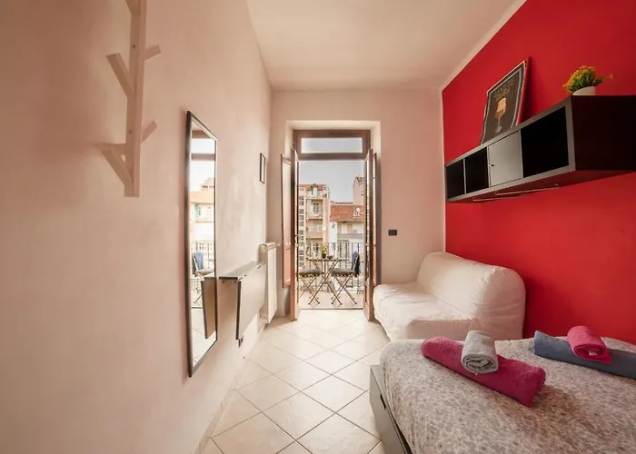 Cozy ROOM STANZA close city center in a family House Stanza in appartamento condiviso noi viviamo in casa STANZA in affitto
